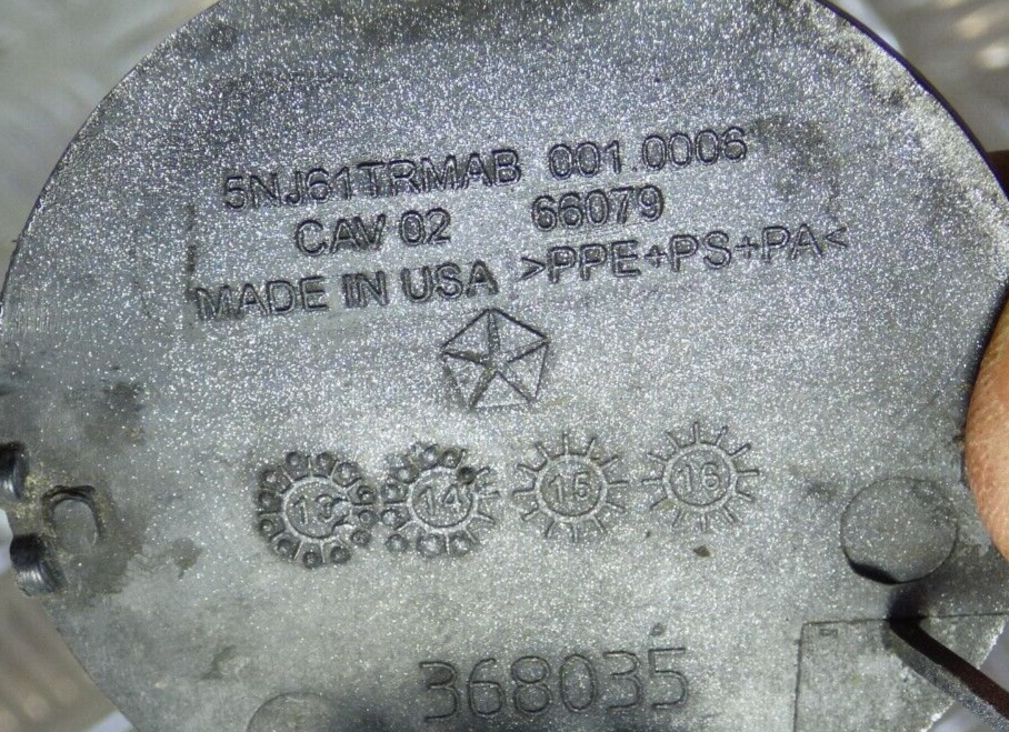 Jeep KL 2015 Vorne Stoßstange Abschleppöse abdeckung 5NJ61TRMAB silber ORIGINAL gebraucht - Cherokee