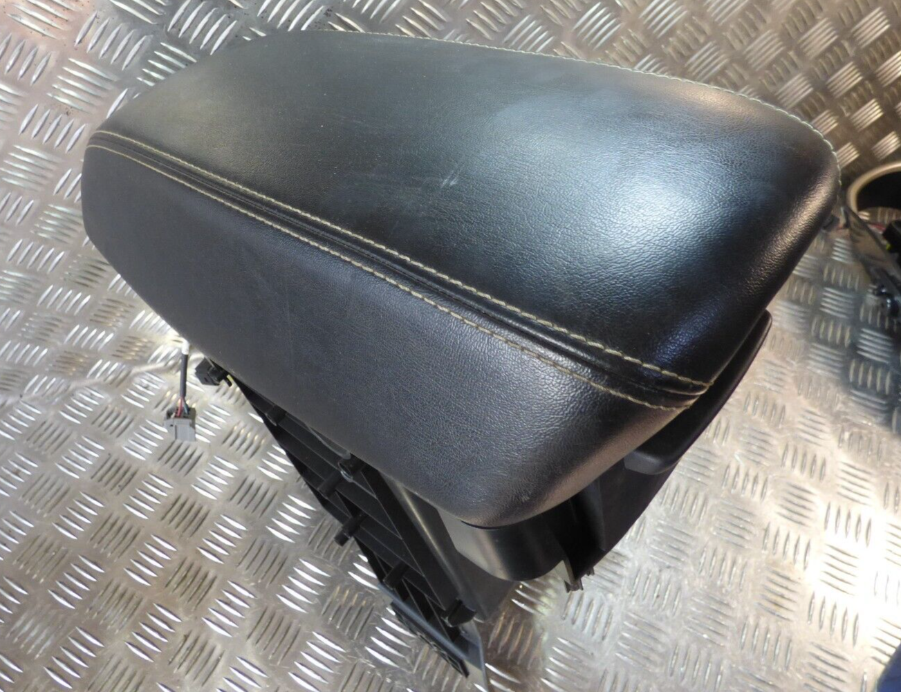 Jeep KL 2015 Leder Armlehne 1WZ46TRMAE _ 1WZ46DX9AA ORIGINAL gebraucht - Cherokee