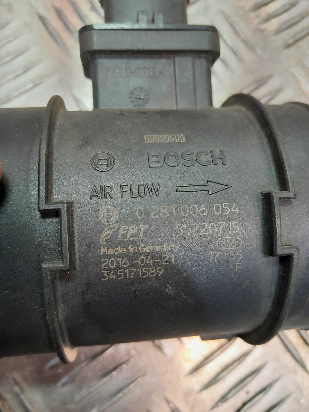 Jeep Renegade 1.6 Mjet Luftmassenmesser Sensor 55220715 Bosch ORIGINAL gebraucht - 0281006054