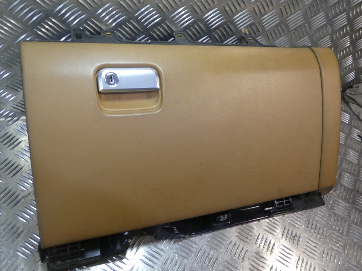 Porsche Cayenne 92A Handschuhkasten Ablagefach 7P5857095K cognac ORIGINAL gebraucht - Handschuhfach