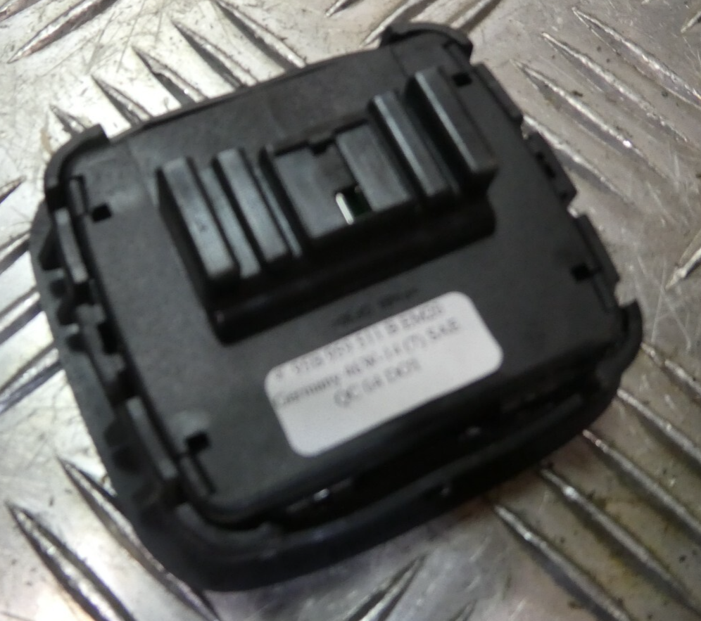 Porsche Macan 95B Absenkung des Fahrzeughecks 95B959511B EM20 ORIGINAL gebraucht - Schalter