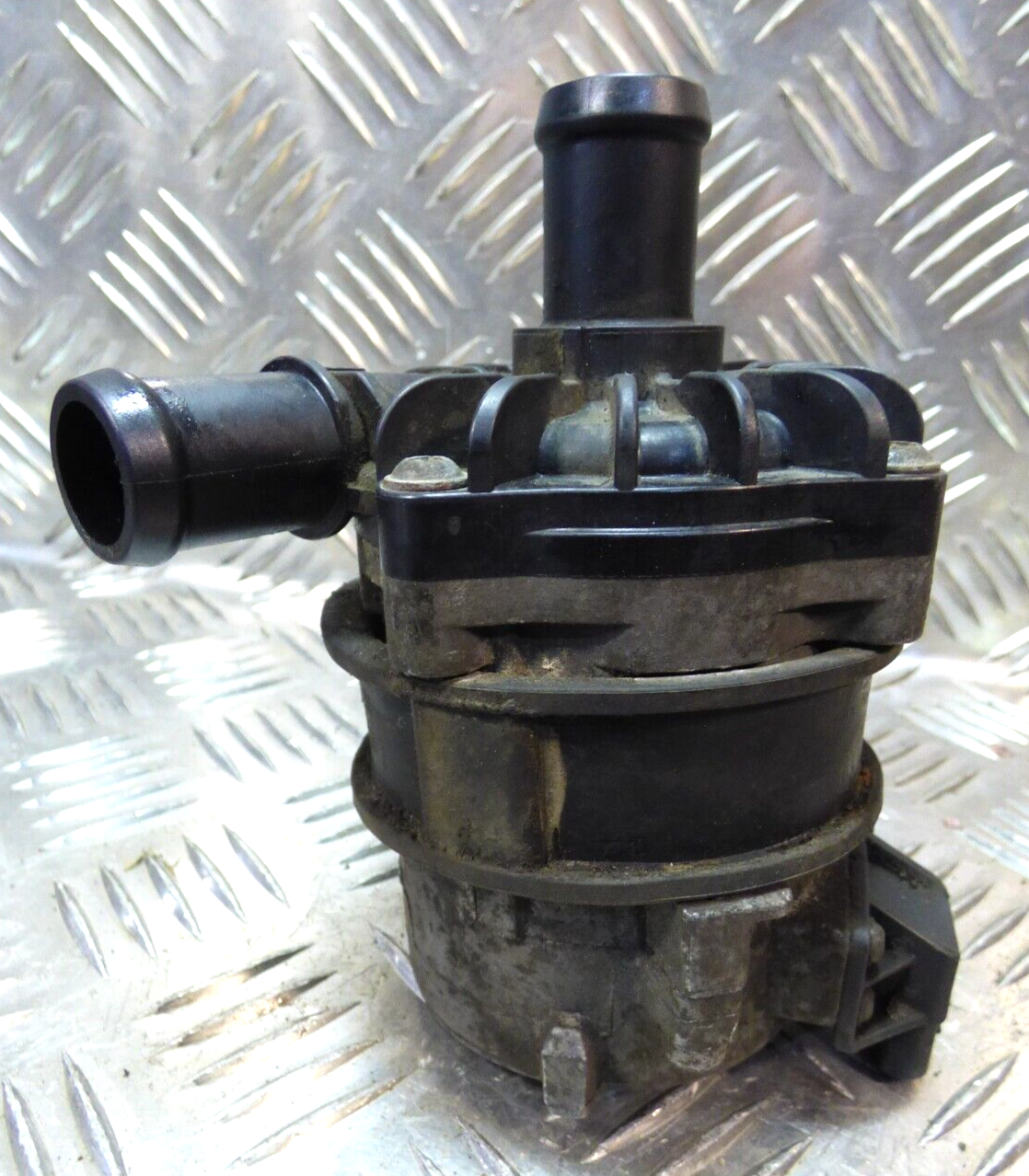 Porsche Cayenne 92A Hybrid zusätzliche 7P0965567 ORIGINAL gebraucht - Wasserpumpe
