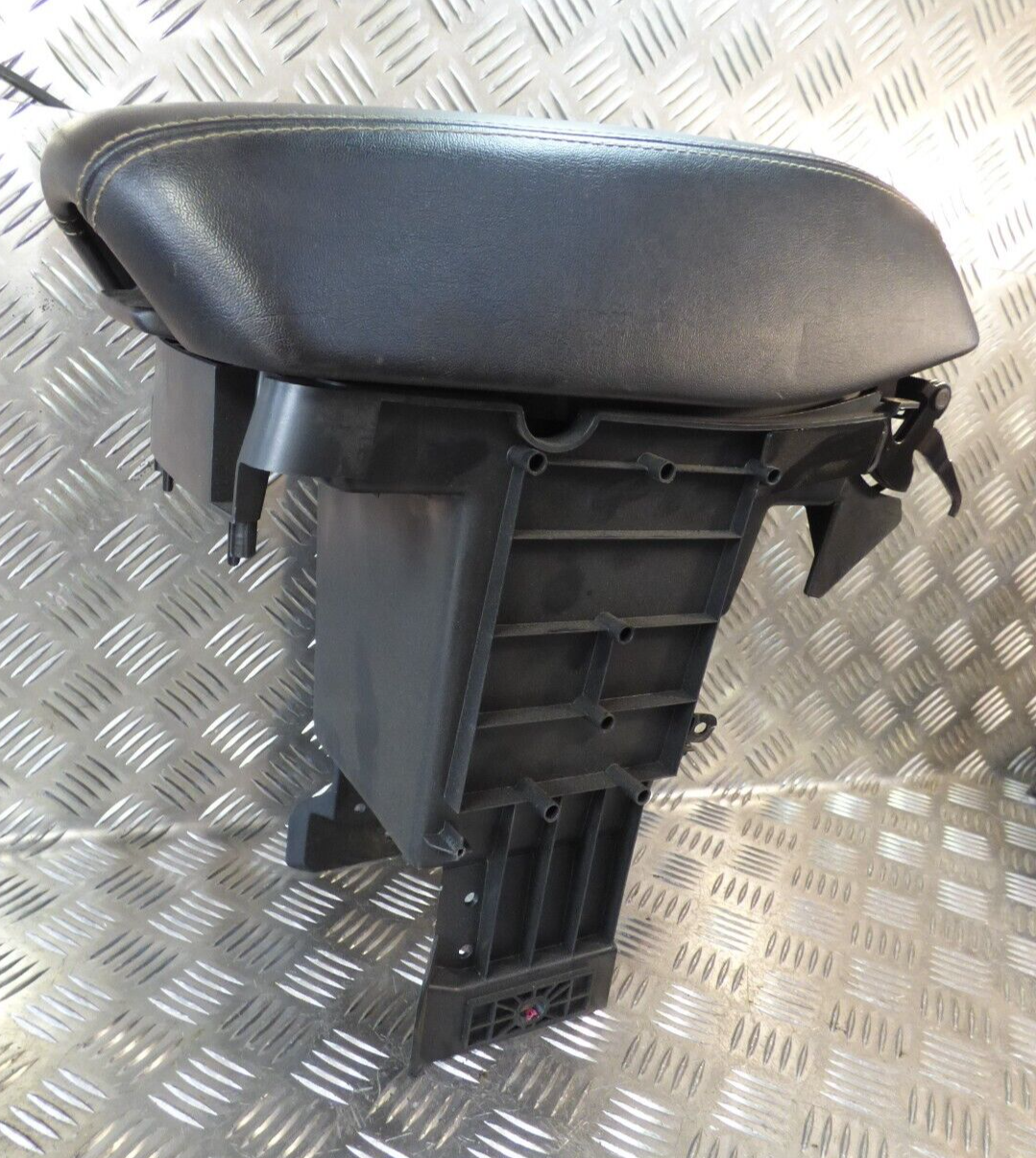 Jeep KL 2015 Leder Armlehne 1WZ46TRMAE _ 1WZ46DX9AA ORIGINAL gebraucht - Cherokee