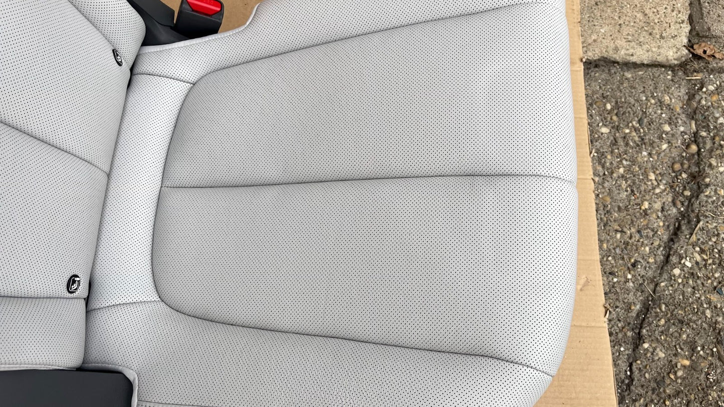 HYUNDAI IONIQ 5 Leder Sitze Hinten Recht Weiß Ausstattung wie NEU ORIGINAL gebraucht - reichhaltigste