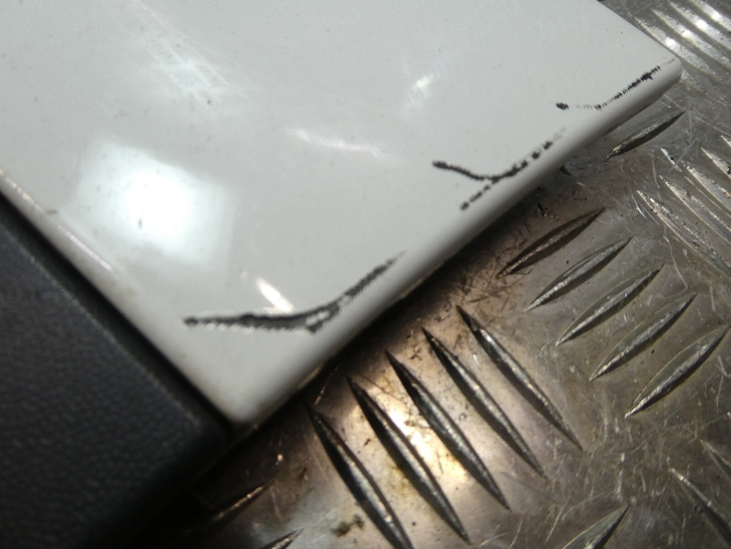 Porsche Cayenne 92A Orig. Kotflügel vorne rechts weiß 7P5854960C ORIGINAL gebraucht - Zierleiste