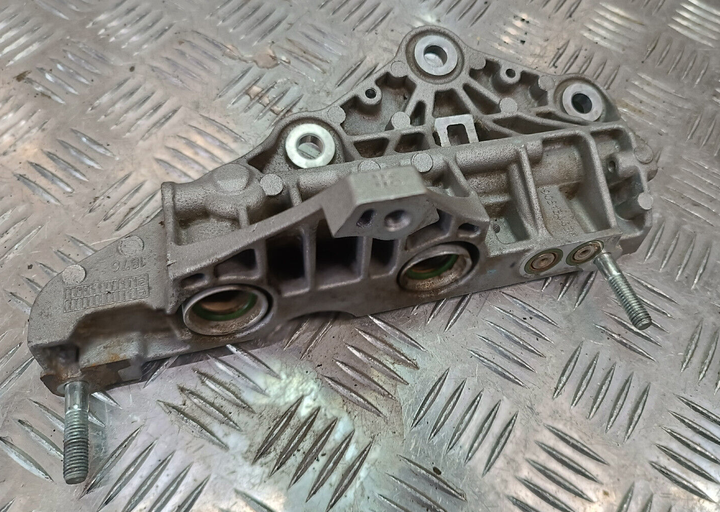 Jeep Grand Cherokee WK2 3.0 CRD Halter Abgaskühler AGR Kühler ORIGINAL gebraucht - 90513443F