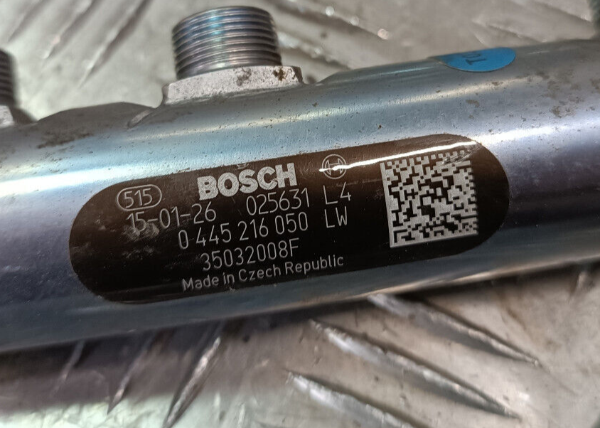 Jeep Grand Cherokee WK2 3.0 CRD Kraftstoffverteiler 35032008F ORIGINAL gebraucht - 0445216050LW