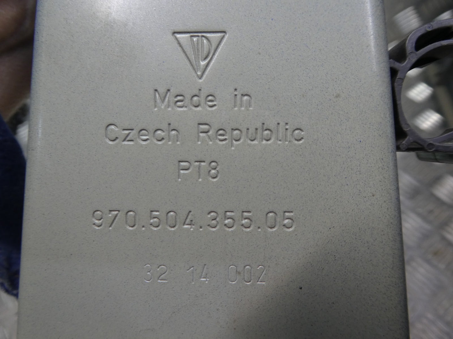 Porsche 970 Halter Konsole Scheinwerfer aussparung Kotflügel vorne Link ORIGINAL gebraucht - Panamera