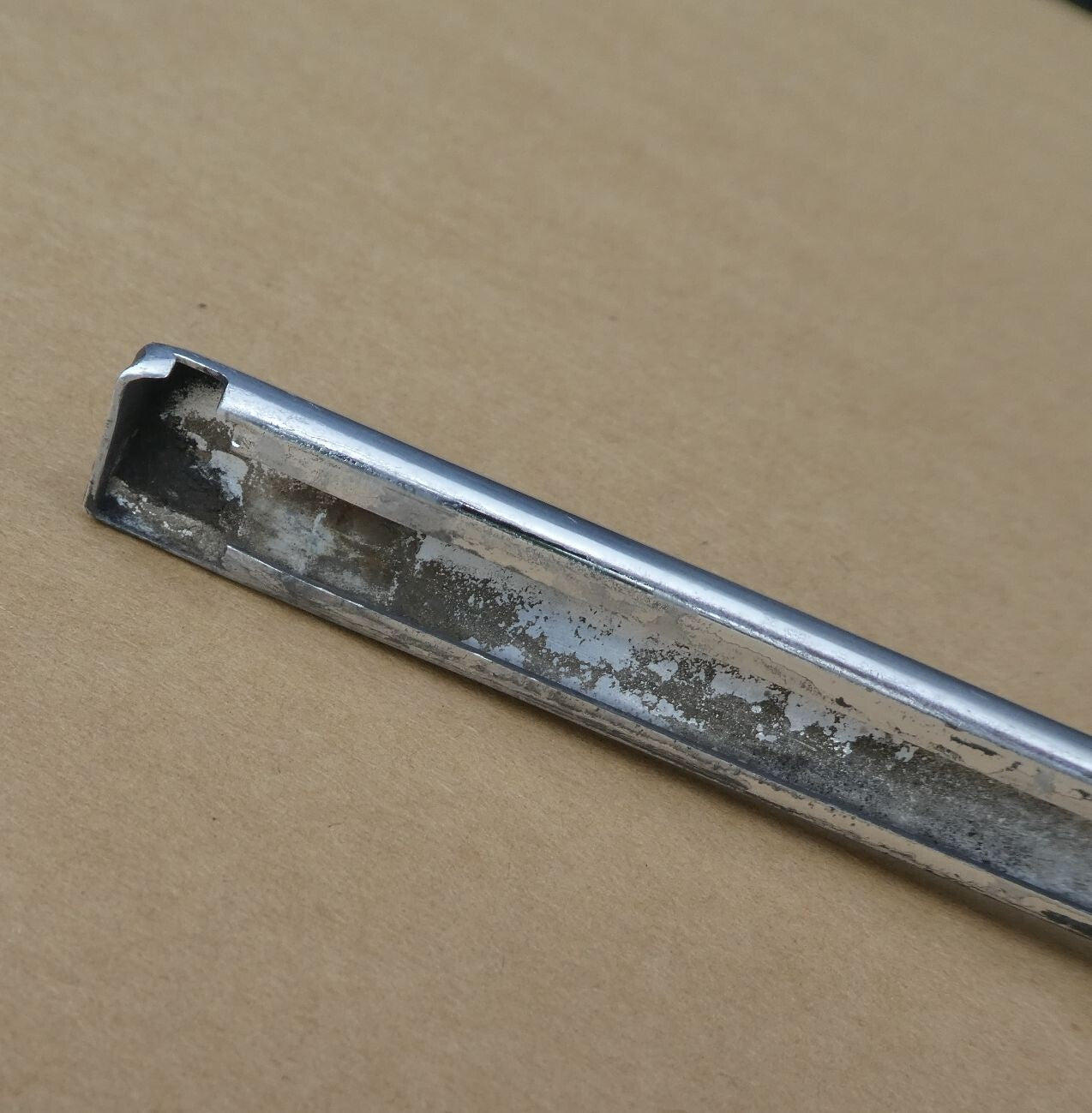Mercedes-Benz C126 SEC Coupe Griff Heckdeckel Zierleiste ORIGINAL gebraucht - A1267500093
