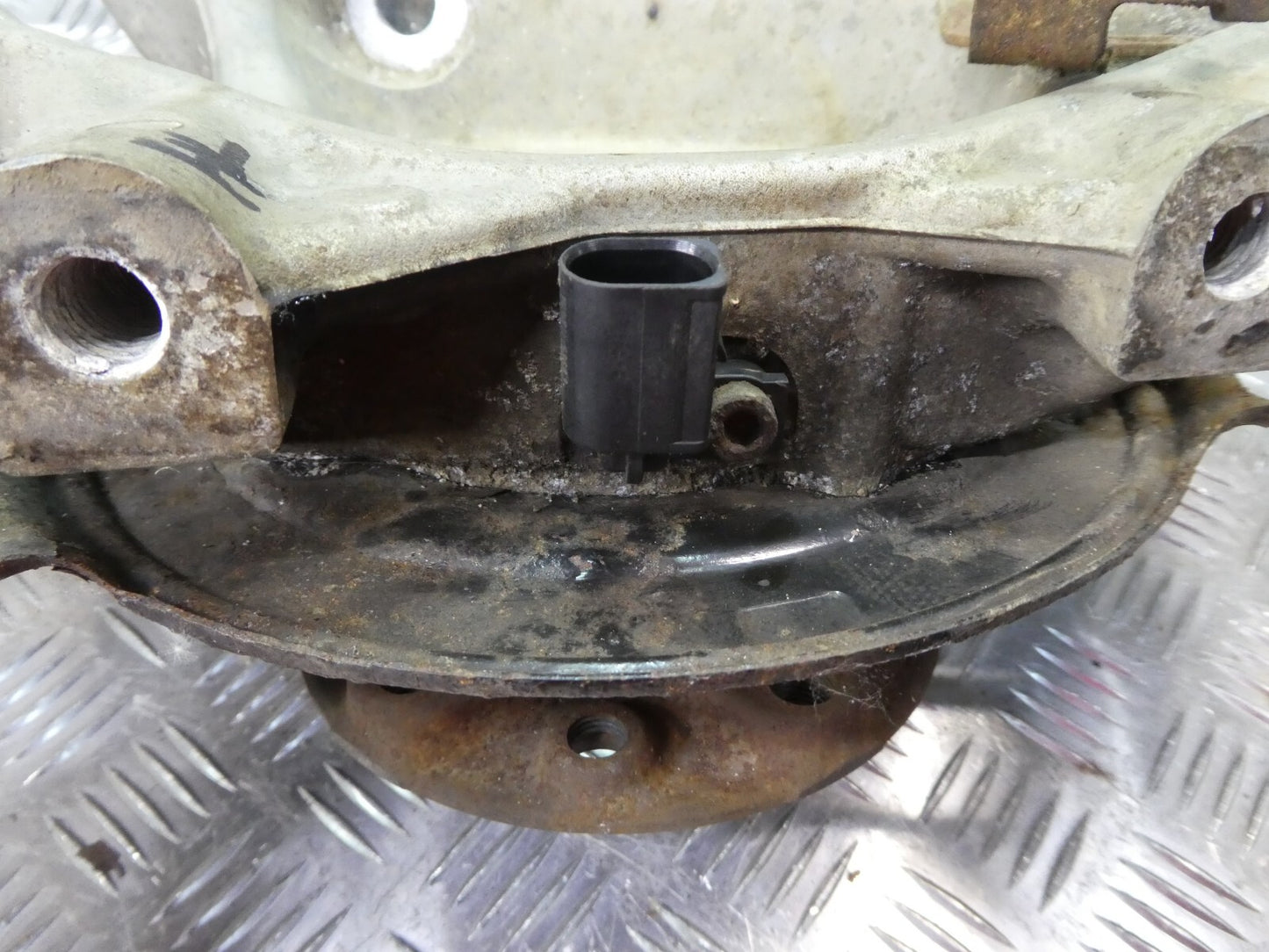 Porsche Cayenne 92A hinten links 7P0609403D 7P0505435A ORIGINAL gebraucht - Achsschenkel