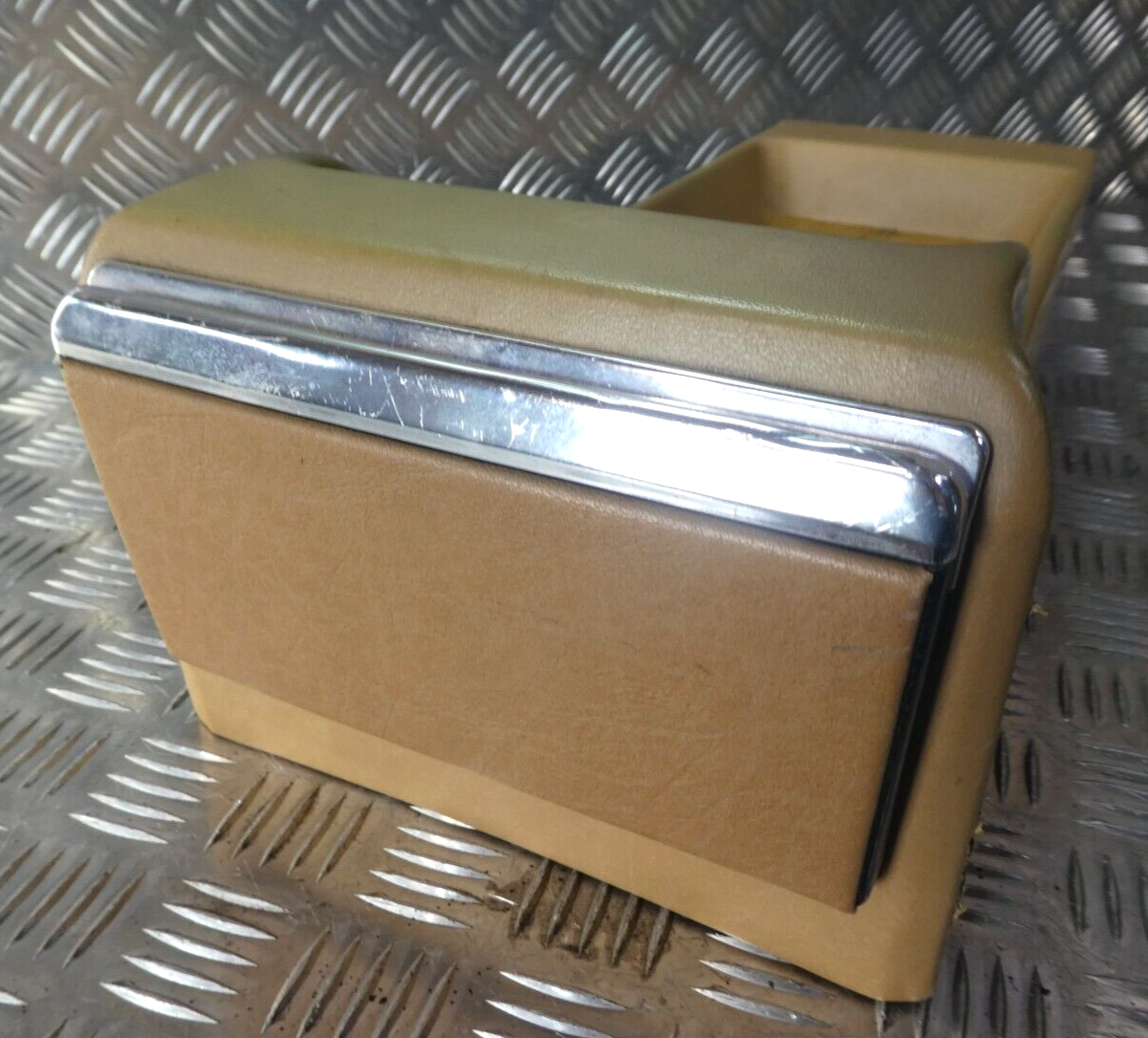Mercedes C126 W126 Coupe SEC Mittelkonsole mit Aschenbecher ORIGINAL gebraucht - 1268431107
