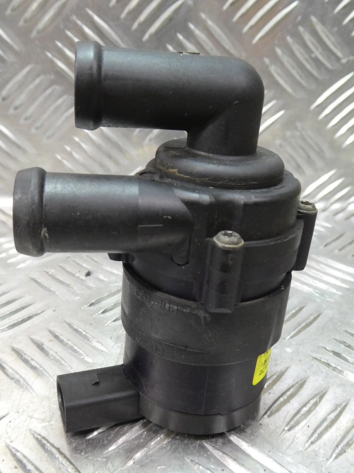 Porsche Cayenne 92A Zusatzwasserpumpe Wasserpumpe 7L0965561J gebraucht - Original