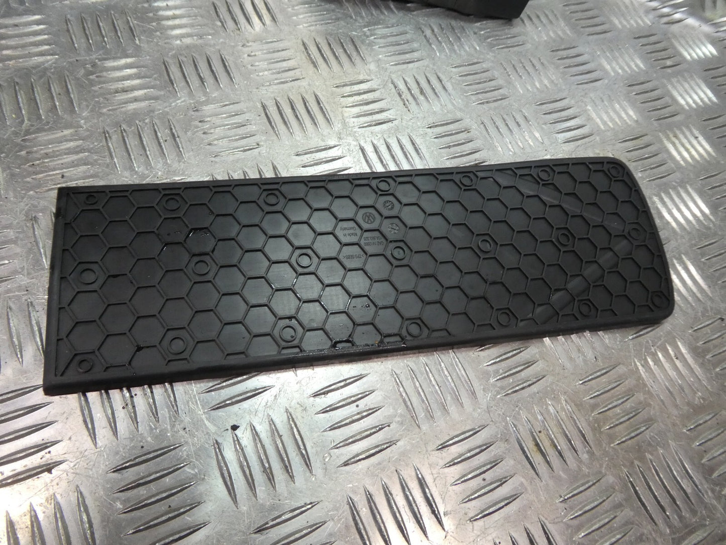 VW ID3 Pro Ablagematte Mittelkonsole 10A863328 ORIGINAL gebraucht - Volkswagen