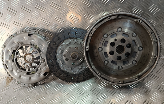 VW Transporter Kupplungssatz Kupplung 323064110 Zweimassenschwungrad ORIGINAL gebraucht - 123043610