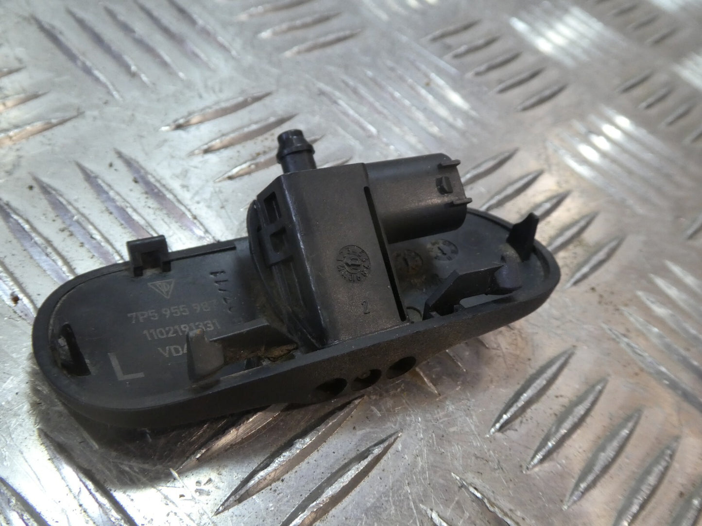 Porsche Cayenne 92A Düse Links 7P5955987 ORIGINAL gebraucht - Scheibenwaschanlage