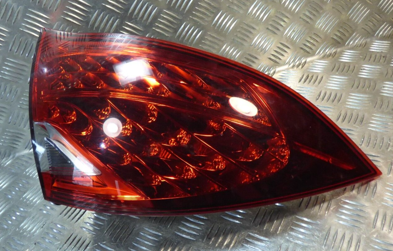 Porsche Cayenne 92A Orig. LED Rückleuchte aussen links 7P5945095F ORIGINAL gebraucht - Heckleuchte