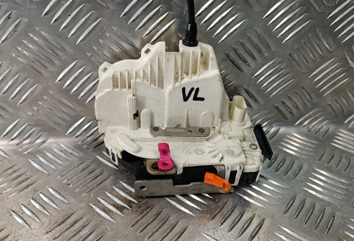Jeep Grand Cherokee WK2 Türschloss Türschloß Vorne links ORIGINAL gebraucht - P04589921AF