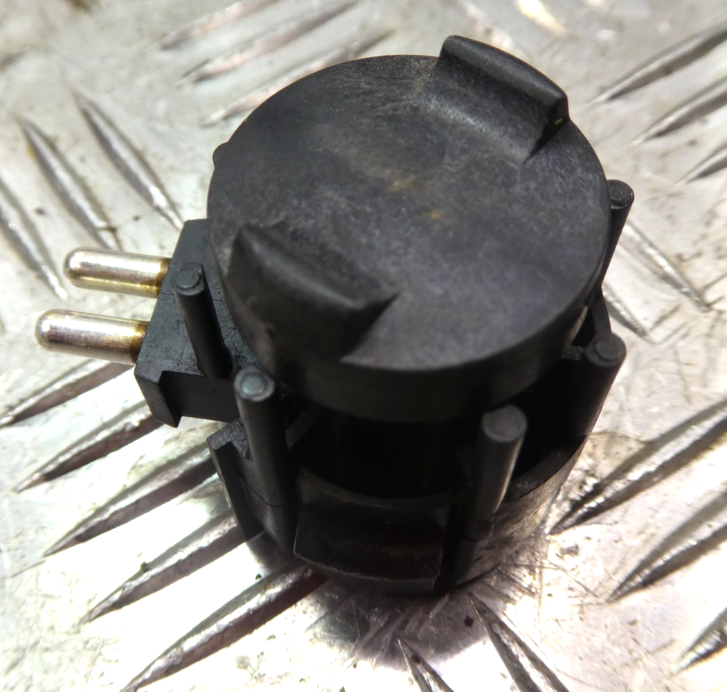 Mercedes-Benz W126 C126 Kick-Down auf Gaspedal W123 / 124/126/201 ORIGINAL gebraucht - 0015456314