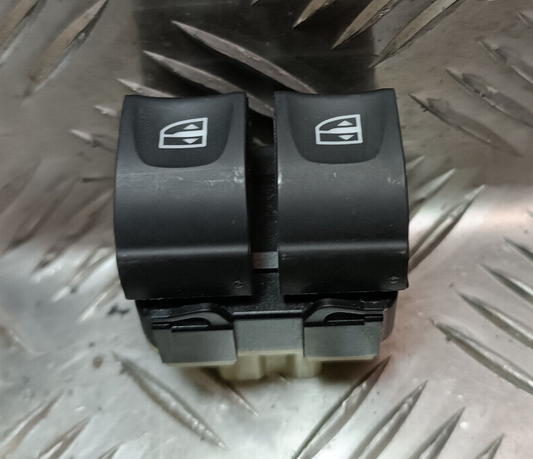 Renault Zoe 2022 Fensterheberschalter Schalter Links Vorne ORIGINAL gebraucht - 254118044R