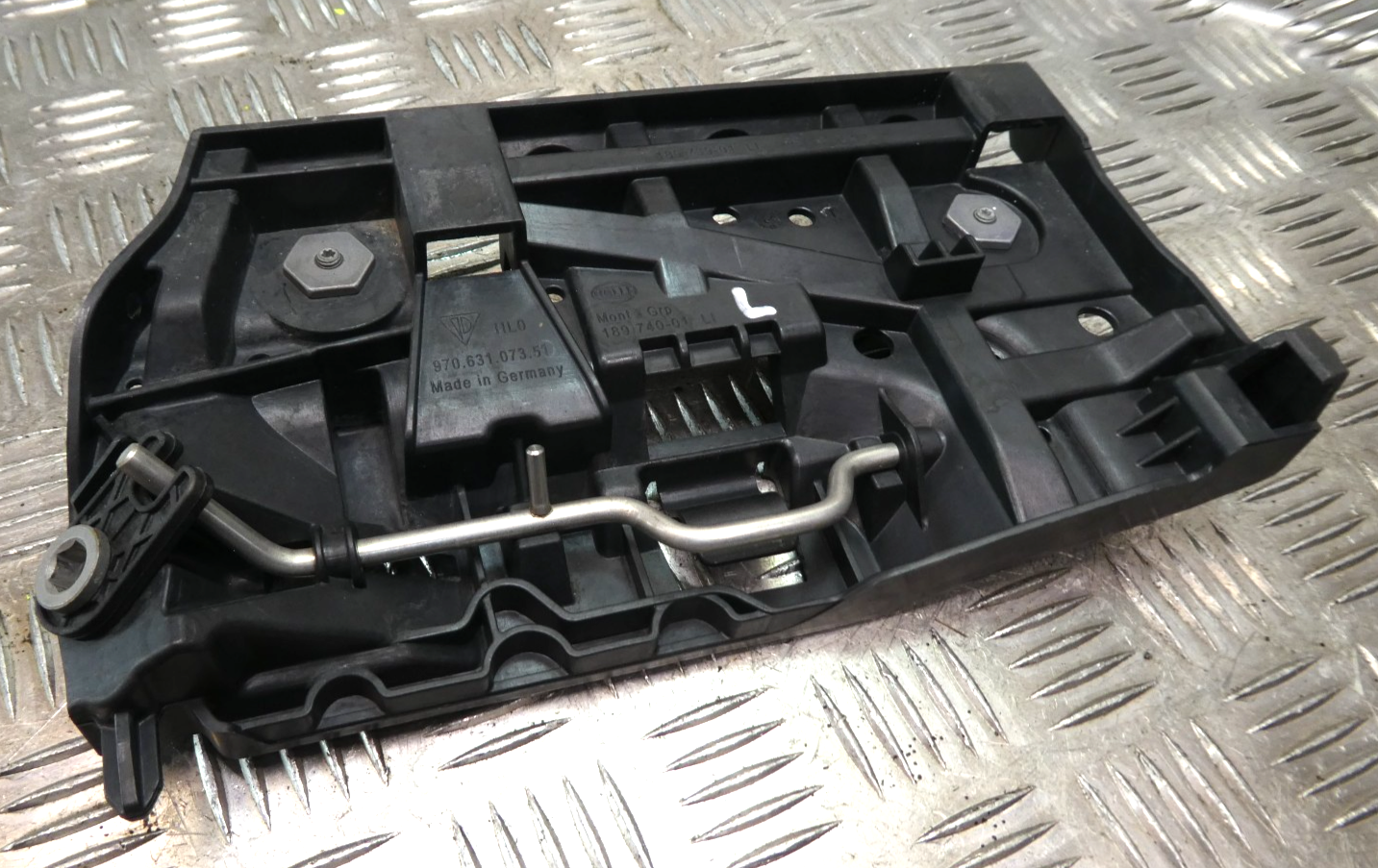 Porsche Panamera 3.0 E-Hybrid Scheinwerfer Halter Links ORIGINAL gebraucht - 97063107351