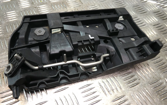 Porsche Panamera 3.0 E-Hybrid Scheinwerfer Halter Links ORIGINAL gebraucht - 97063107351