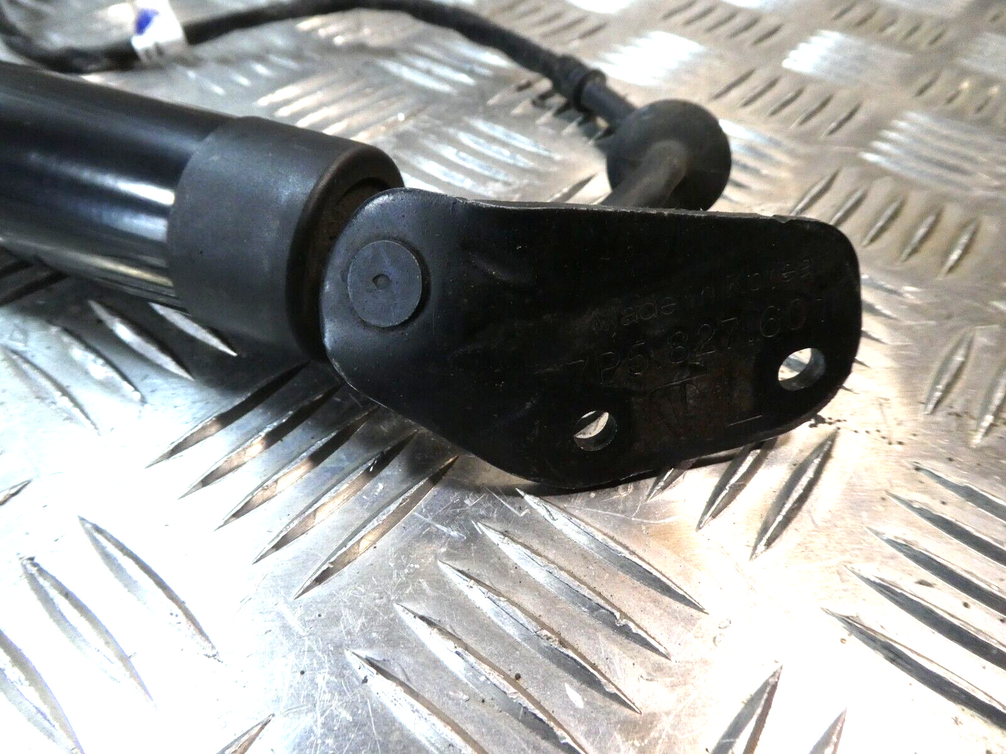 Porsche Cayenne 92A Heckklappendämpfer links Heckklappe 7P5827601 ORIGINAL gebraucht - Elektrische