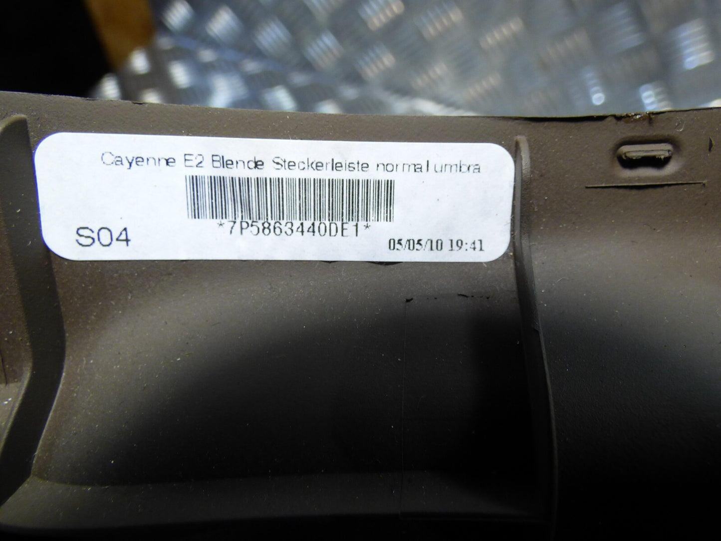 Porsche Cayenne 92A Mittelkonsole hinten 7P5863440 UMBRA ORIGINAL gebraucht - Steckdosenverkleidung