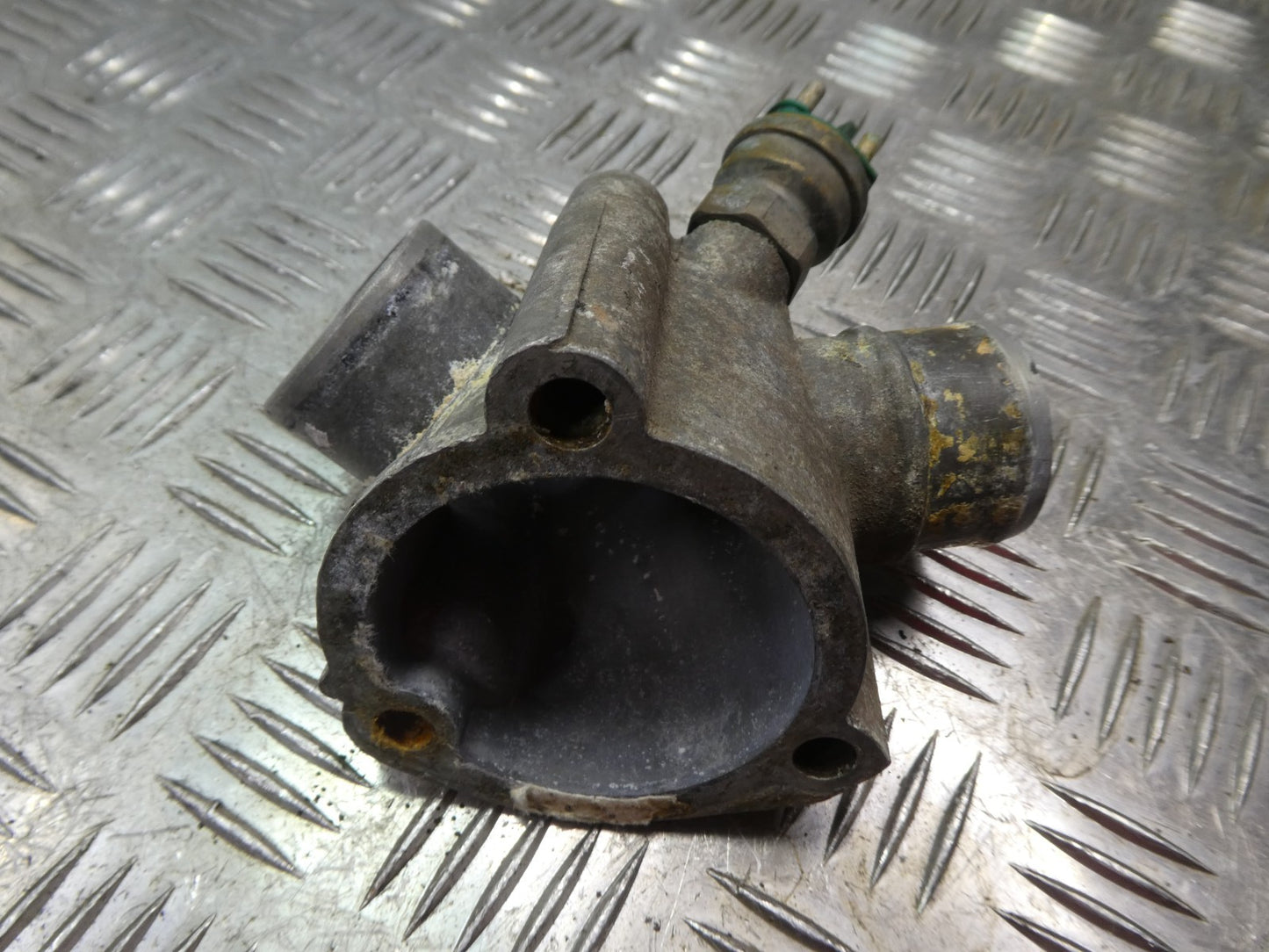 Mercedes-Benz W126 C126 W126 Kühlwasserverteiler rohr kühlvasser