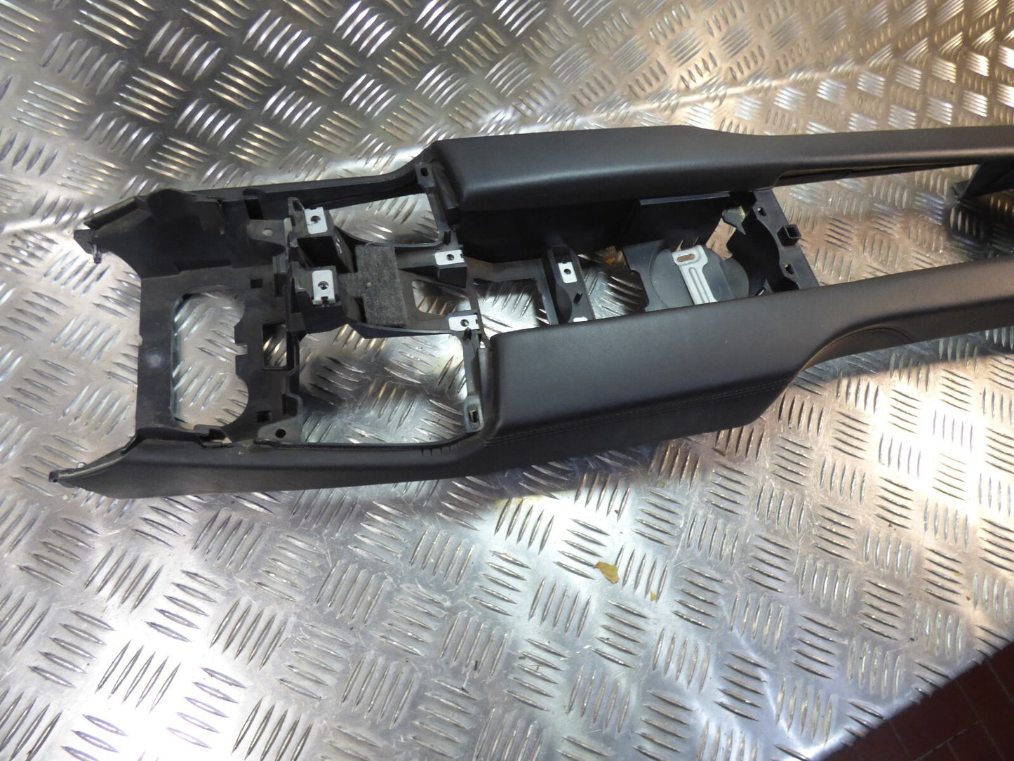 Porsche Panamera 970 Mittelkonsole hinten Schwarz Leder ORIGINAL gebraucht - 97053341100