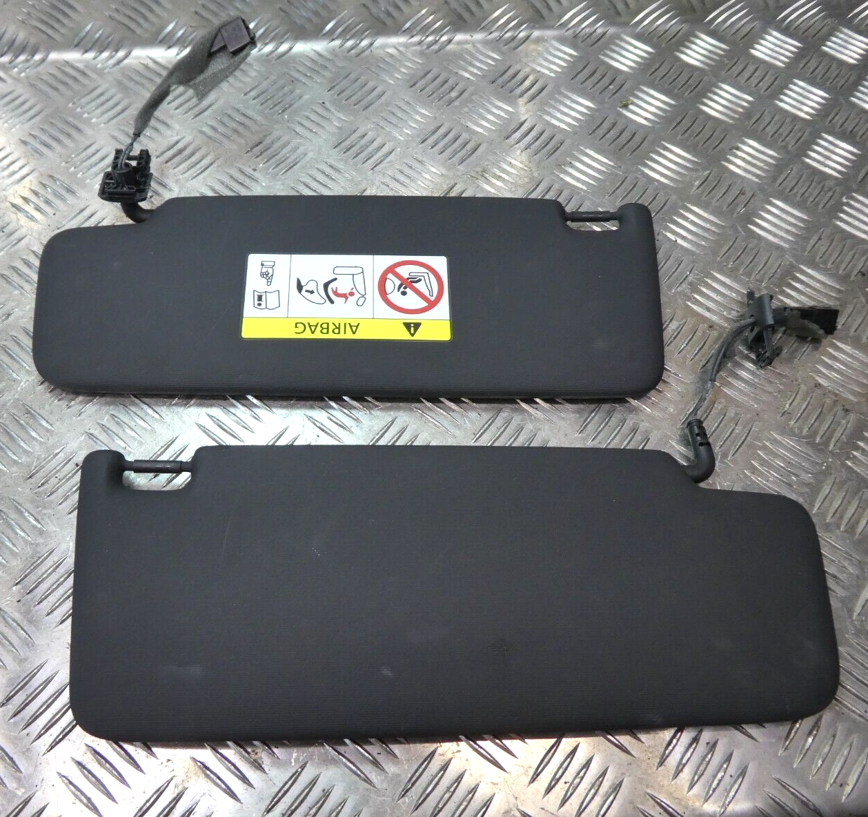 VW ID3 ID.3 1 paar Sonnenblende Links + Rechts schwarz ORIGINAL gebraucht - Volkswagen