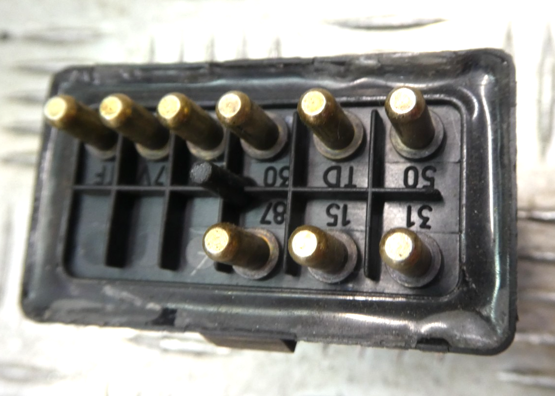 Original Mercedes-Benz W126 C126 500 SEC Relais Kraftstoffpumpe gebraucht - 0035450105