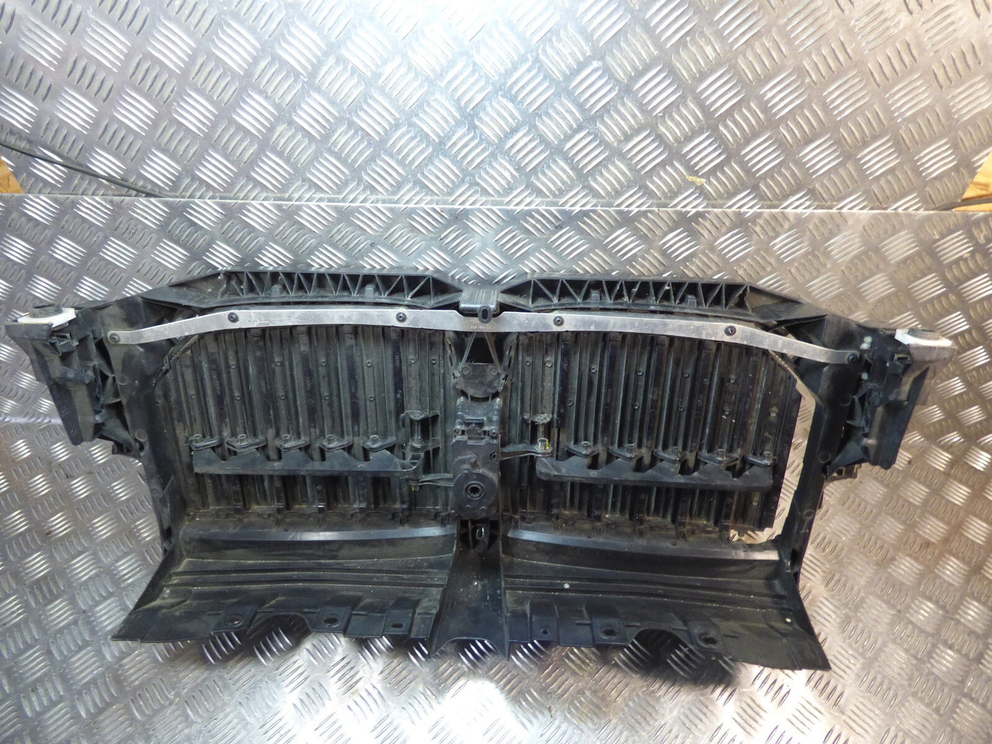 BMW X5 G05 2022 Kühlergrill Entlüftungsklappe Kühlergitter 226775 ORIGINAL gebraucht - Frontgrill