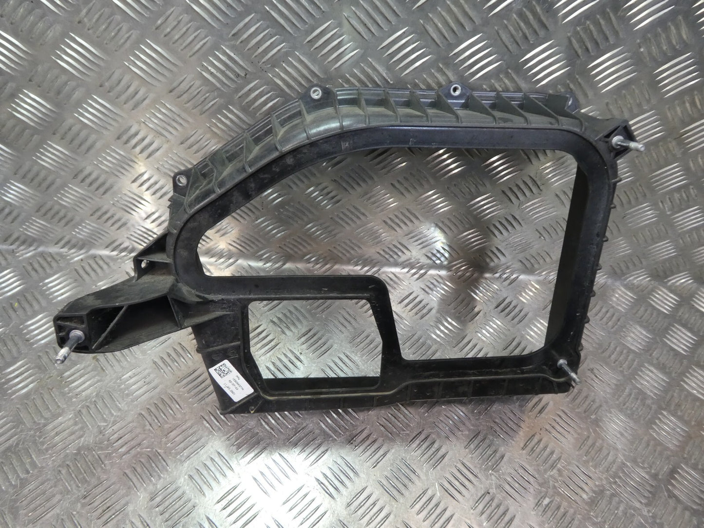 VW ID3 Pro Lufteinlasskanal Luftführung 1EB260377A ORIGINAL gebraucht - Volkswagen