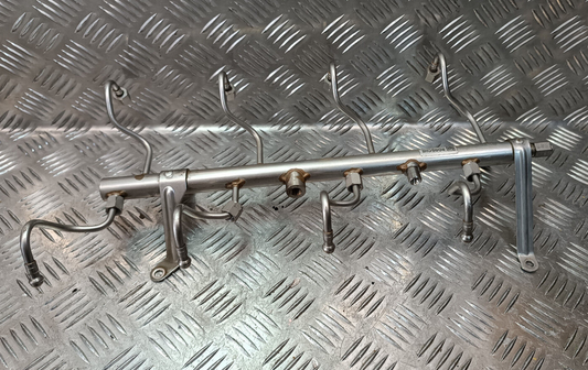 Porsche Cayenne S 92A Einspritzleiste Hochdruckleitung Kraftstoffver ORIGINAL gebraucht - 94811011506