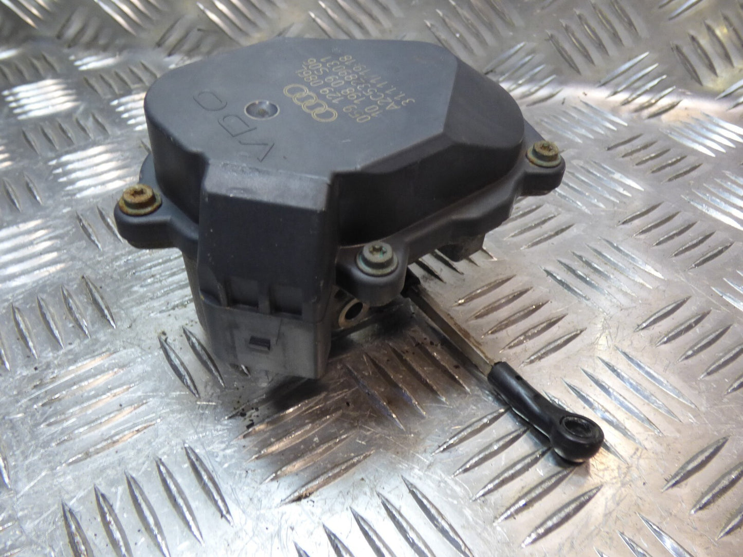 Porsche Cayenne 92A TDI Luftklappensteller Stellmotor Ansaugkrümmer ORIGINAL gebraucht - 059129086L