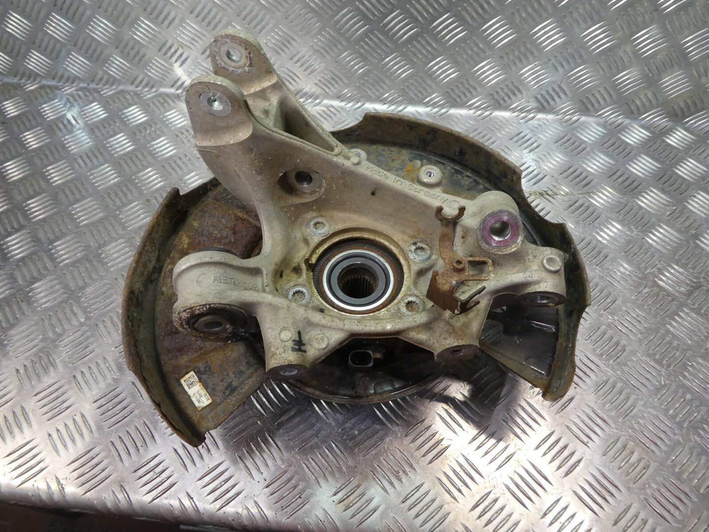 Porsche Cayenne 92A hinten links 7P0609403D 7P0505435A ORIGINAL gebraucht - Achsschenkel