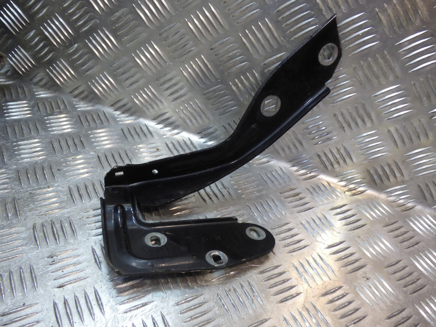Porsche Cayenne 92A vorne links 7P5823301B ORIGINAL gebraucht - Motorhaubenscharnier