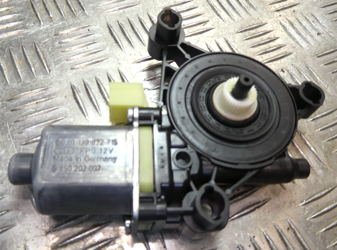 Porsche Macan 95B hinten Links 5Q0959801A ORIGINAL gebraucht - Fensterhebermotor