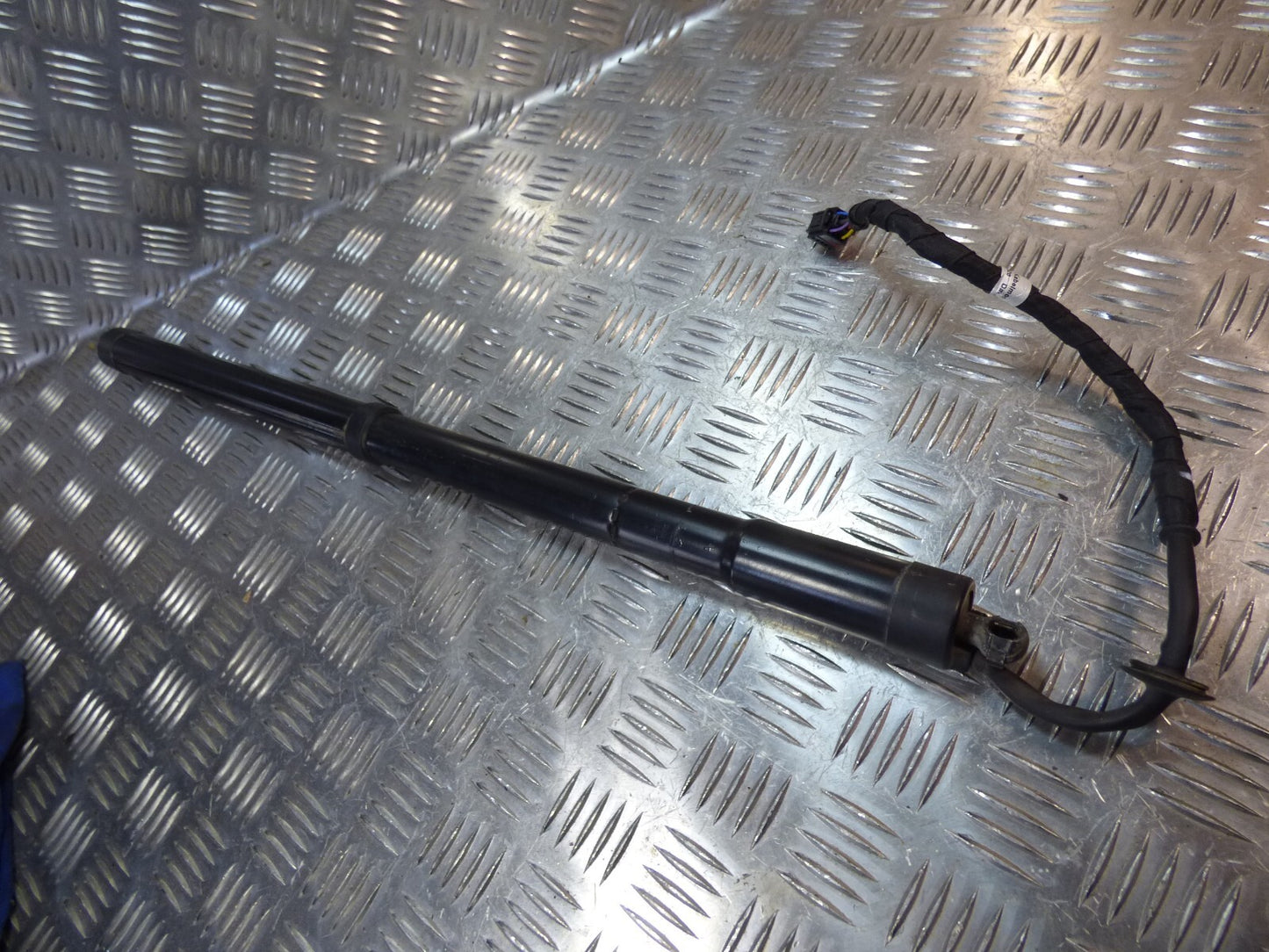 Porsche Cayenne 92A 2012 Heckklappe Hub Powerlift 7P5827851B L = R ORIGINAL gebraucht - Gasfeder