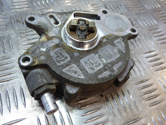 VW T6 T5 2.0 TDI Unterdruckpumpe Vakuumpumpe 03L145100F ORIGINAL gebraucht - Transporter