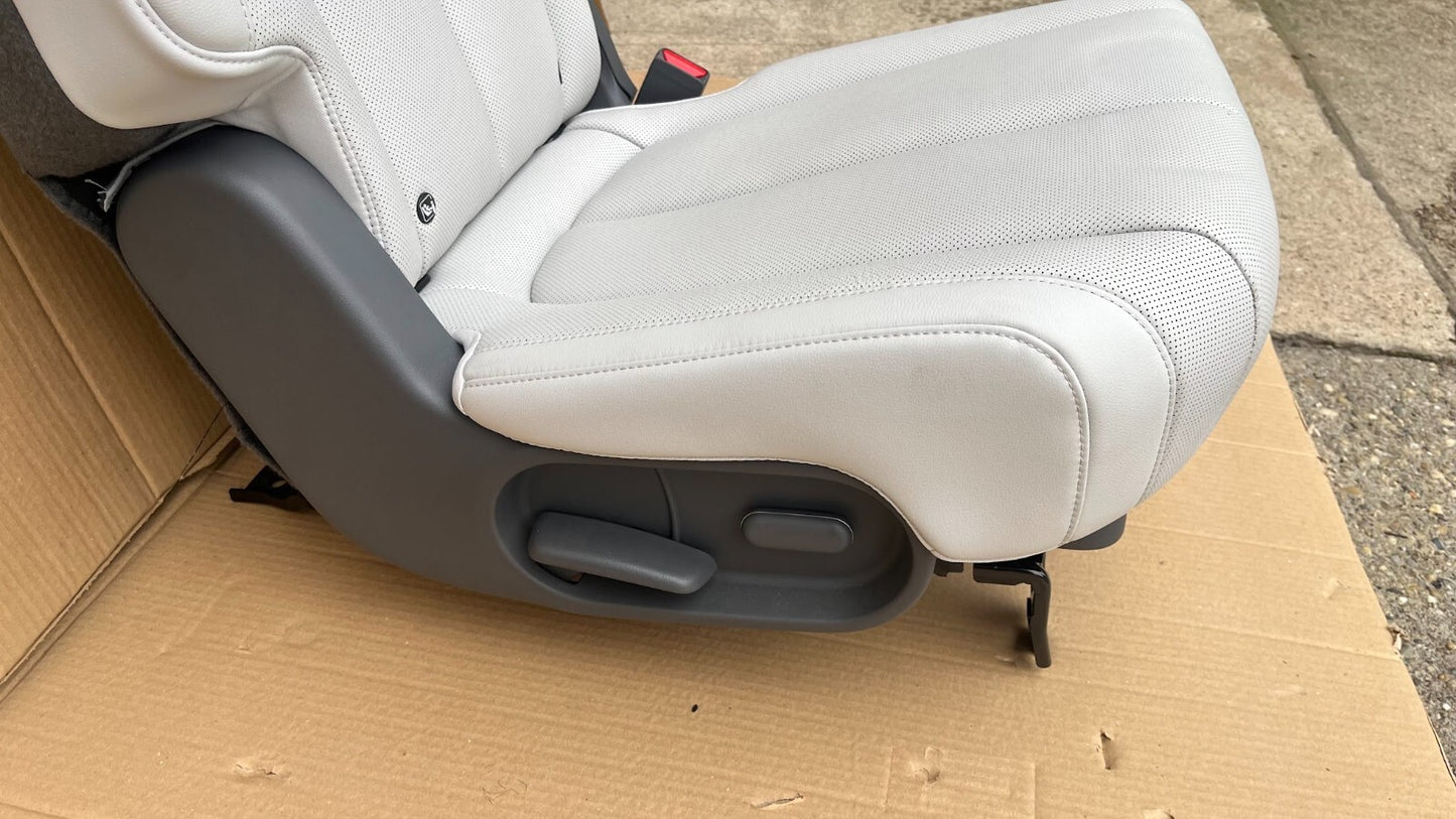 HYUNDAI IONIQ 5 Leder Sitze Hinten Recht Weiß Ausstattung wie NEU ORIGINAL gebraucht - reichhaltigste