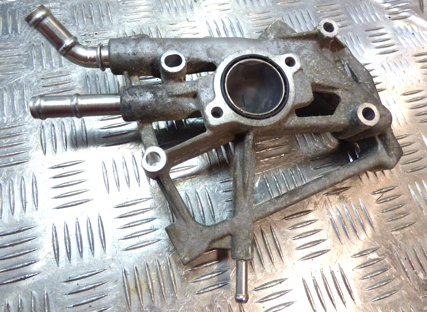 VW T6 T5 2.0 TDI CXG Halter AGR Kühler 04L131425E ORIGINAL gebraucht - Transporter
