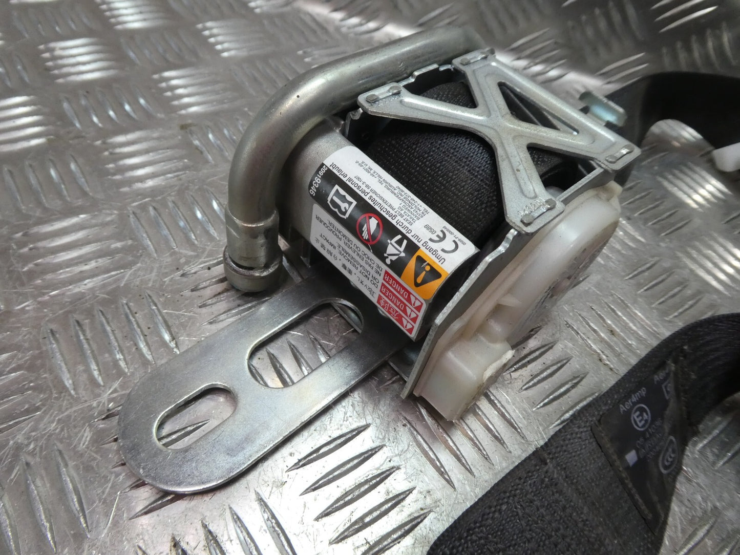 Jeep Grand IV WK2 2014 _ 2458034AE_ Sicherheitsgurt Vorne Rechts ORIGINAL gebraucht - Cherokee
