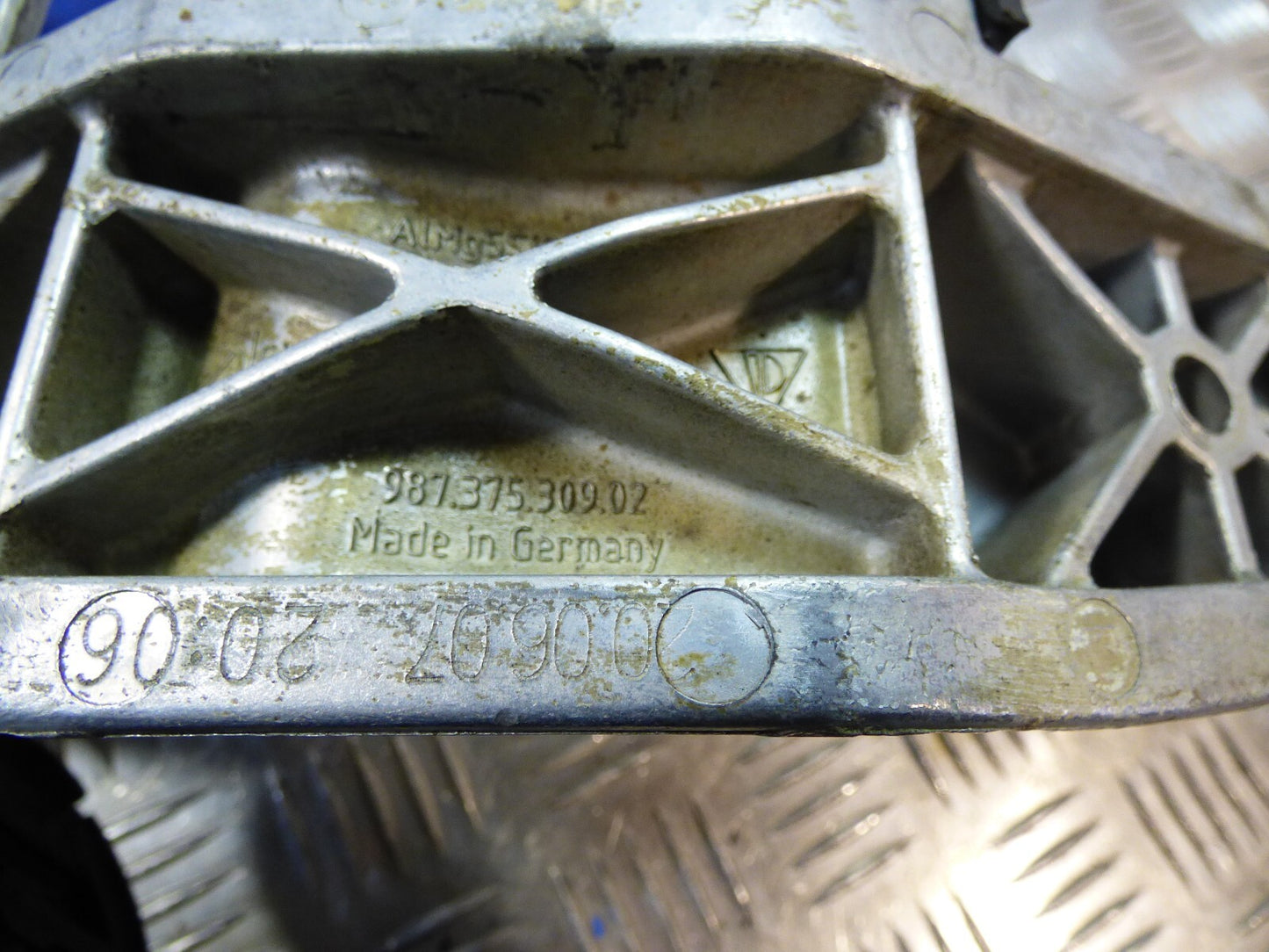Porsche Boxster Cayman 987 Halterung Motor Motorträger ORIGINAL gebraucht - 98737530902