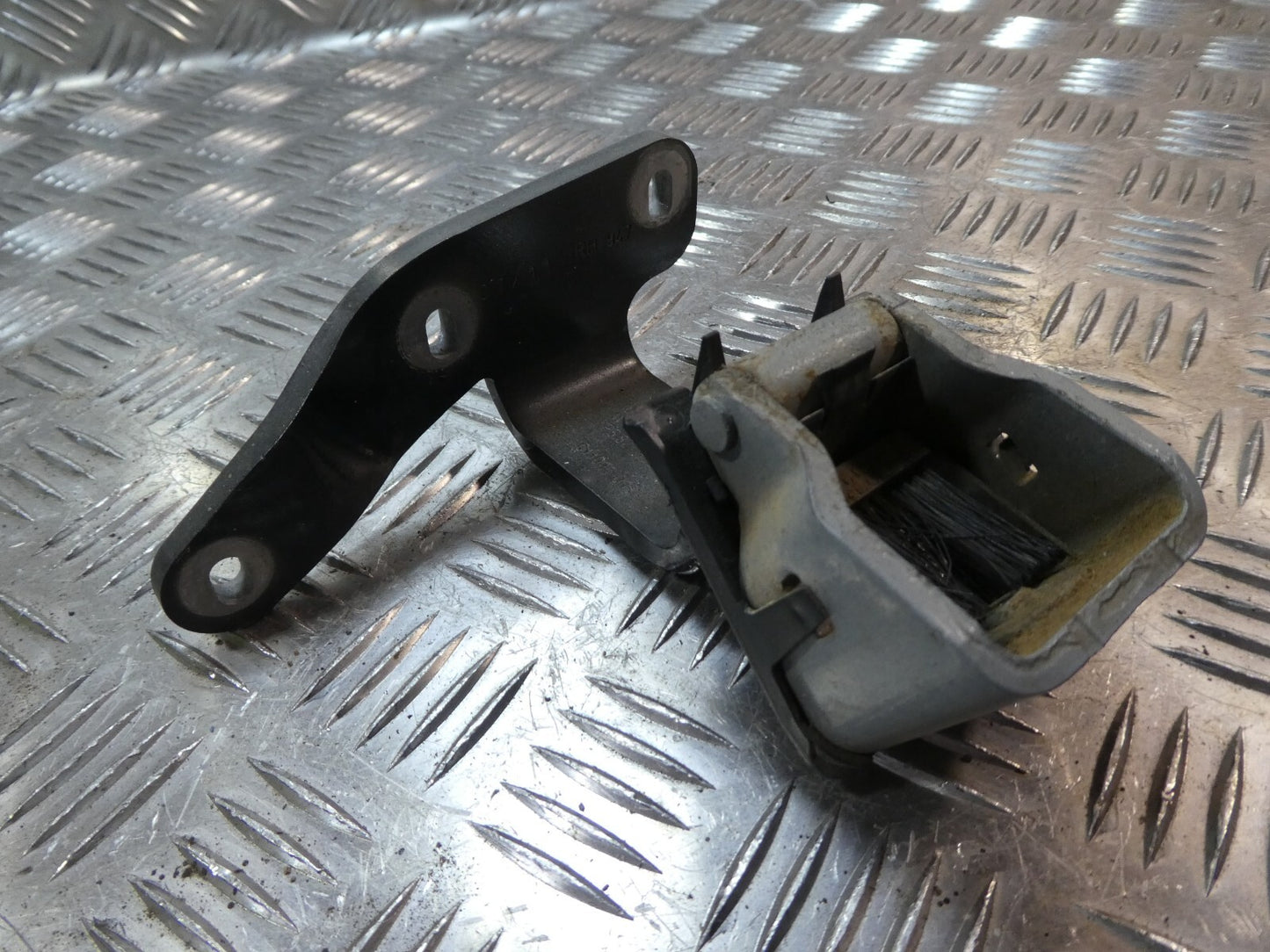 Porsche Cayenne 958 92A Rechts 7P5827302B ORIGINAL gebraucht - Hackklappenscharniere