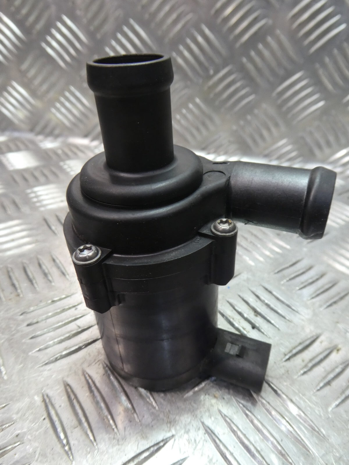 Porsche Cayenne S 92A 4.8 Wasserpumpe 7L0965551A ORIGINAL gebraucht - Zusatzwasserpumpe