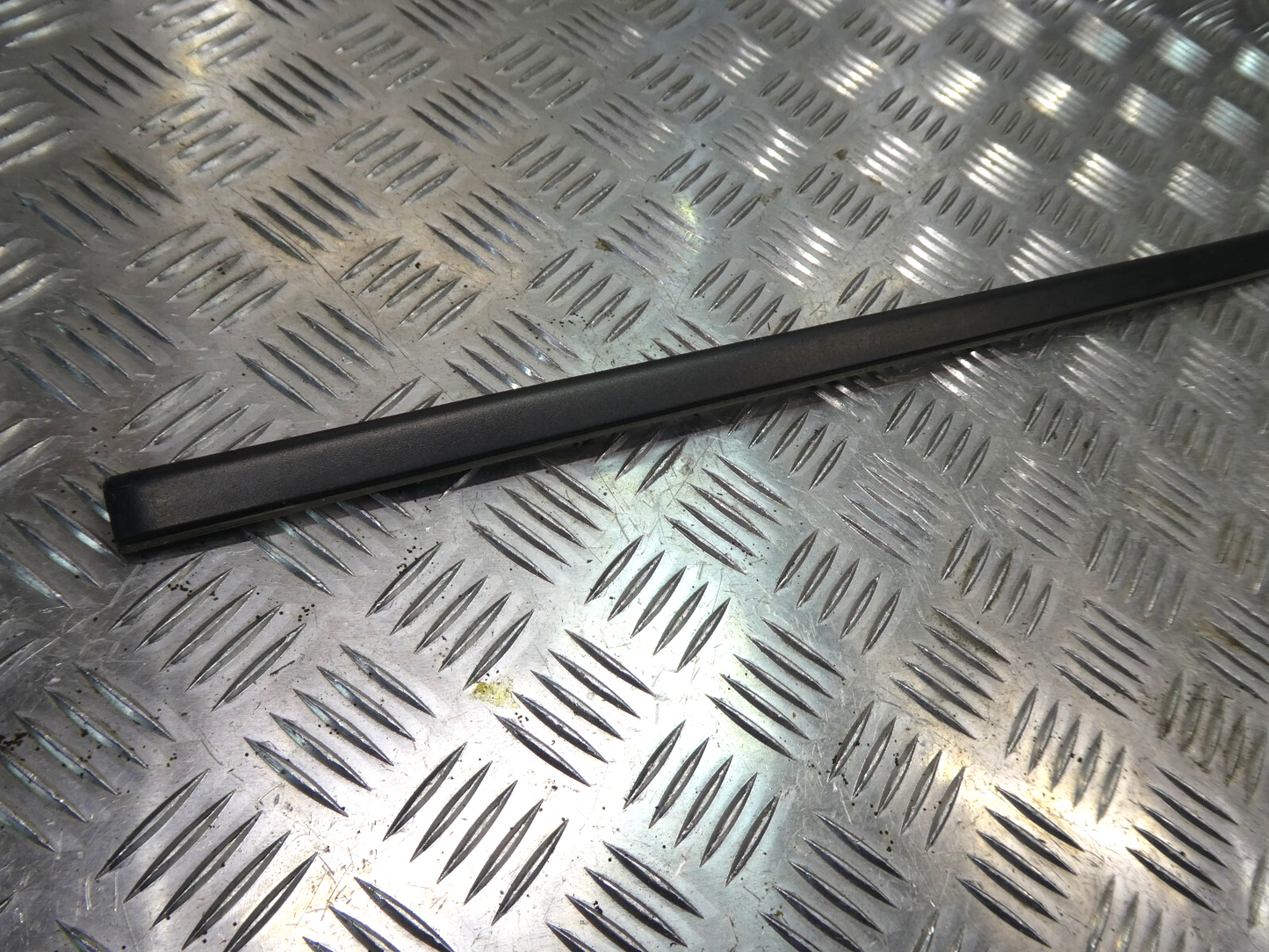 OPEL ASTRA K Seitenleistenverkleidung Frontscheibe rechts GM ORIGINAL gebraucht - 39041884