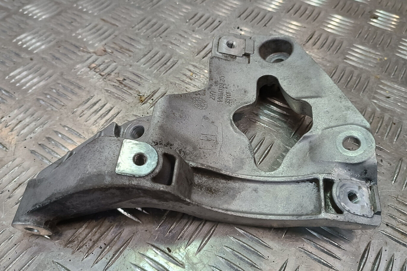 Jeep Grand WK2 3.0 CRD Halter ZHT VMMT0321 3310F ORIGINAL gebraucht - Cherokee