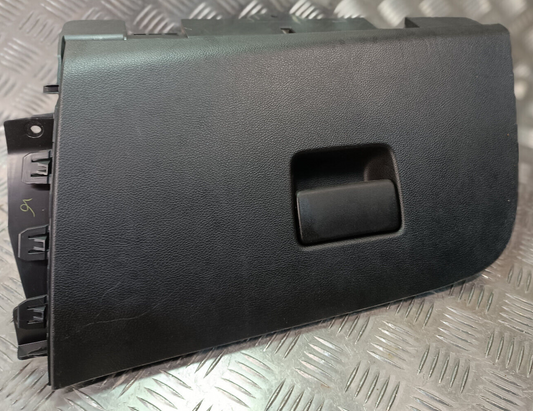 OPEL ASTRA K 1.4 Turbo Original Handschuhfach Schalttafelkasten gebraucht - 39203527