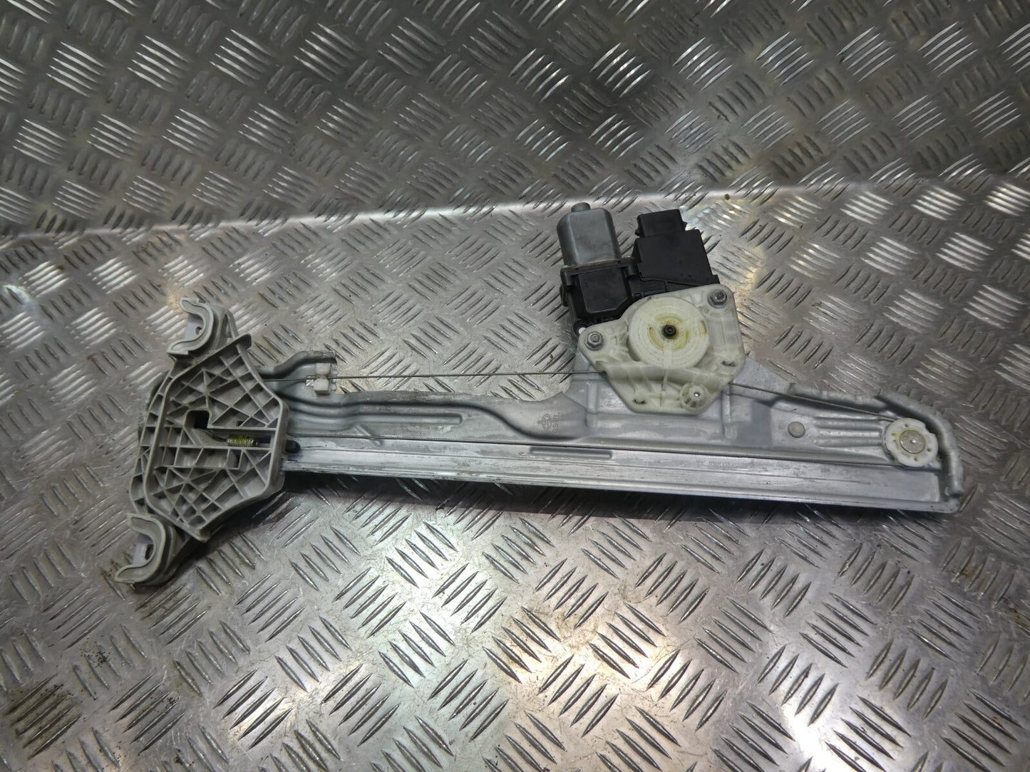 Hyundai Kona EV OSE OS OSI 2022 MK1 + motor Vorne Links 82401DD020 ORIGINAL gebraucht - Fensterheber